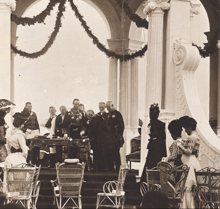 Lord Hopetoun being sworn in as the Australian Governor-General, 1 January 1901